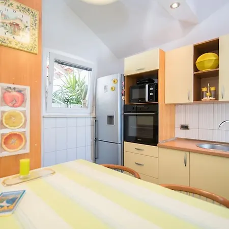 Apartment Neroli Postira