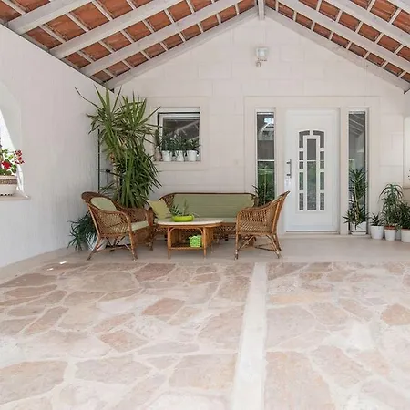 Apartment Neroli Postira