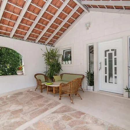 Neroli Apartment